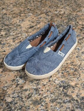 TOMS Kids Denim Blue Slip-On Sneakers with Tan Accents Size 12.5Y